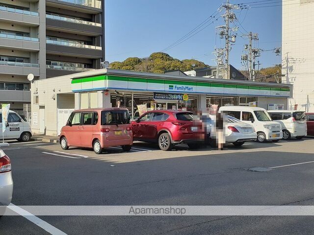 コンビニ　ファミリーマート（コンビニ）まで600m