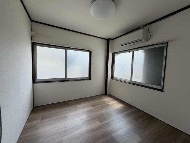 その他部屋・スペース　広くて明るい寝室