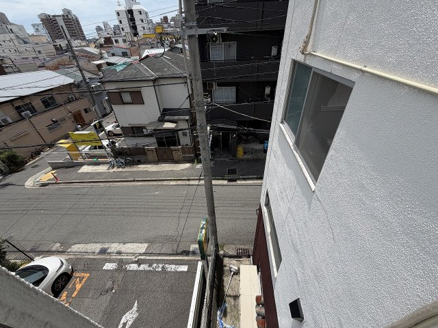 バルコニー　バルコニーからの眺めを楽しみながら食事をしませんか