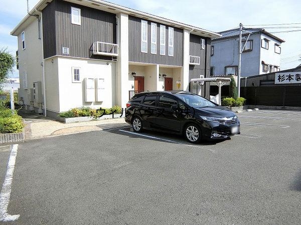駐車場　敷地内駐車場！