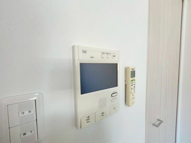 セキュリティ　TVモニターホンで来客が誰か確認してから開けて下さいね