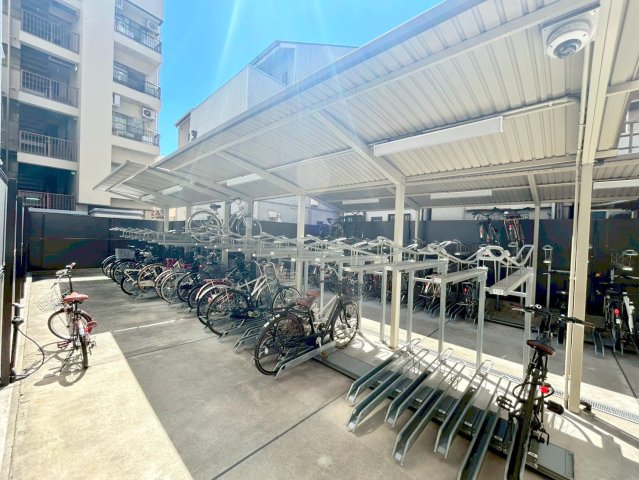 駐車場　敷地内には入居者専用の駐輪スペースもあります。