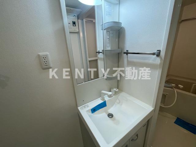 洗面設備　明るい洗面所です