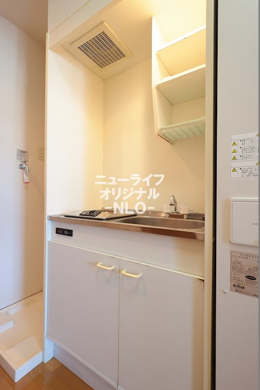 キッチン　コンパクトながらコンロ付きのキッチンでお料理も楽しめます☆