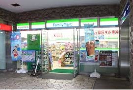 コンビニ　ファミリーマート 参宮橋駅前店（コンビニ）まで221m