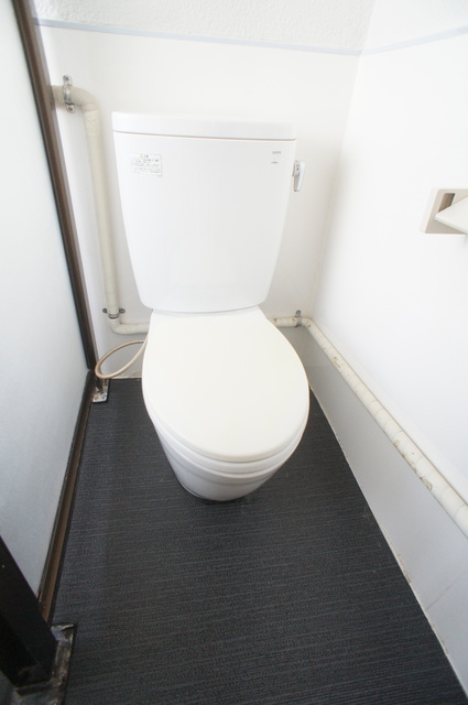 トイレ　白を基調とした空間で清潔感のあるトイレです♪