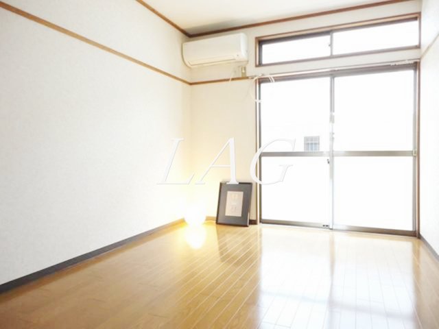 居室・リビング　洋室のお部屋です。（小物は付きません）