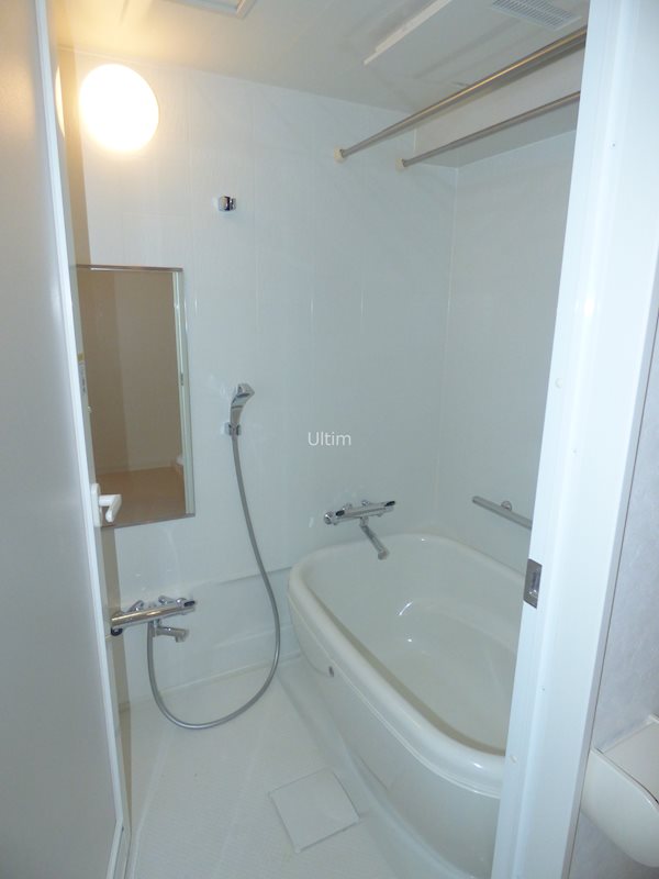 バス・シャワールーム　違うお部屋の写真です。ご参考までに