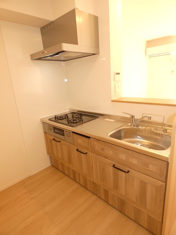 キッチン　※反転・中部屋の写真です