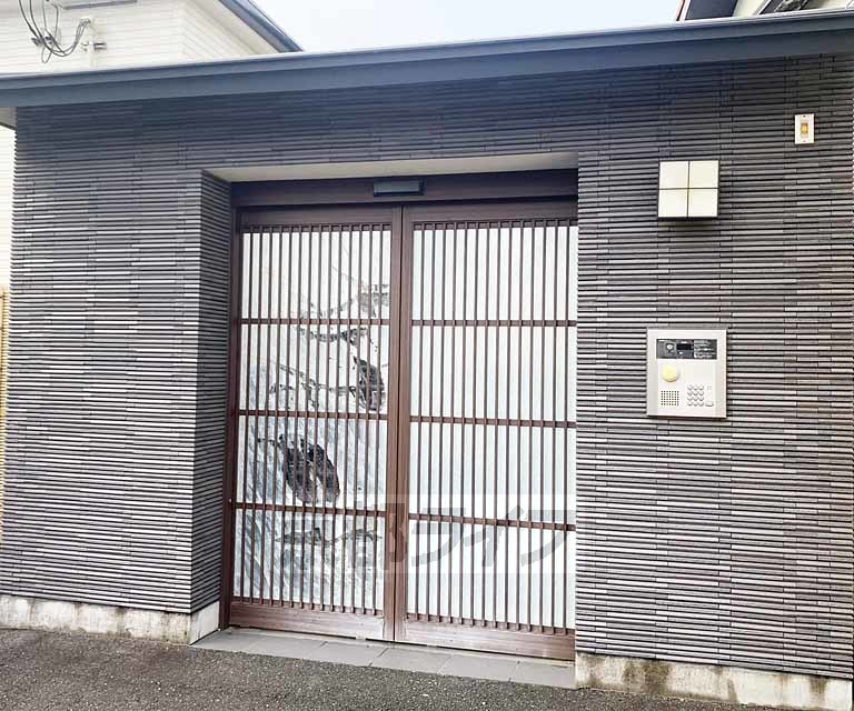 エントランス　和風の門がオシャレですね
