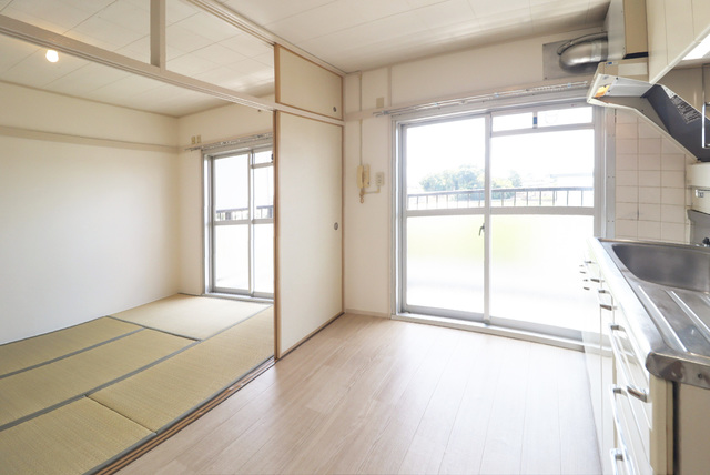 UR上和田の居間写真