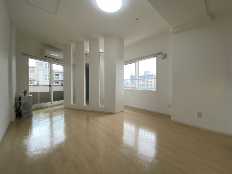 居室・リビング　広くてキレイなお部屋が広がっていて、充実した生活が送れそう。