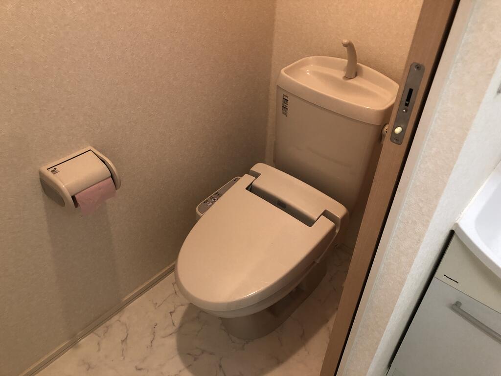 トイレ　※別号室の参考写真となります。