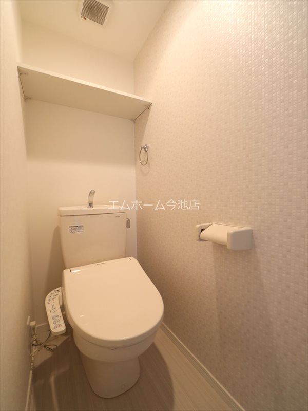 トイレ　温水洗浄便座付トイレ