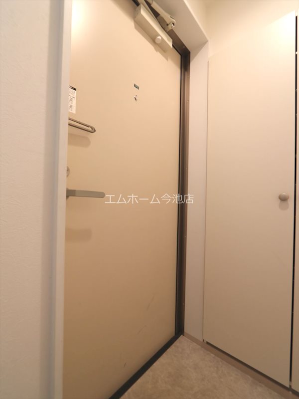 玄関　玄関（シューズボックス完備）