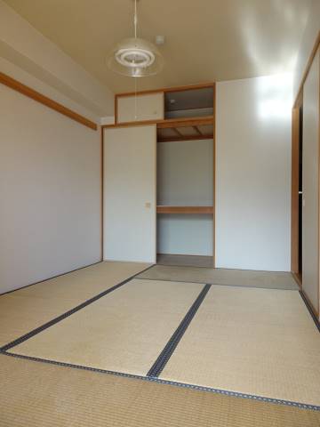 収納　押入