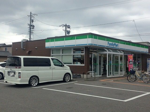 コンビニ　ファミリーマート上郷店（コンビニ）まで1935m