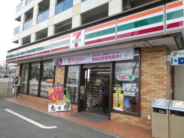 コンビニ　セブンイレブン（コンビニ）まで520m