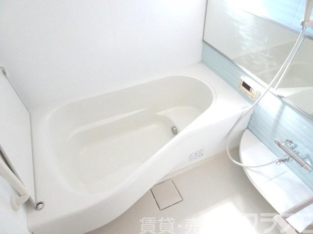 バス・シャワールーム　浴室乾燥機＆追焚機能付き広々バスルーム♪