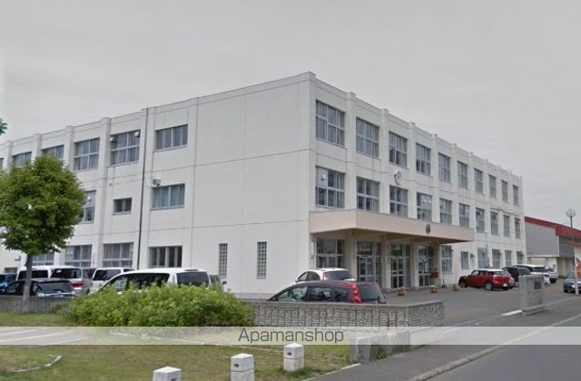 中学校　屯田中学校（中学校）まで575m
