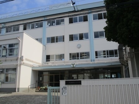 小学校　江戸川区立新田小学校（小学校）まで915m