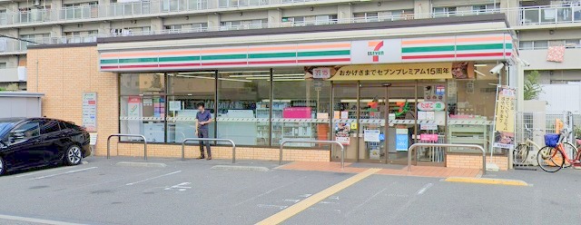 コンビニ　セブンイレブン 大阪三国本町3丁目店（コンビニ）まで85m