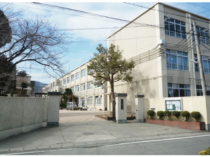 中学校　京都市立嵯峨中学校（中学校）まで420m