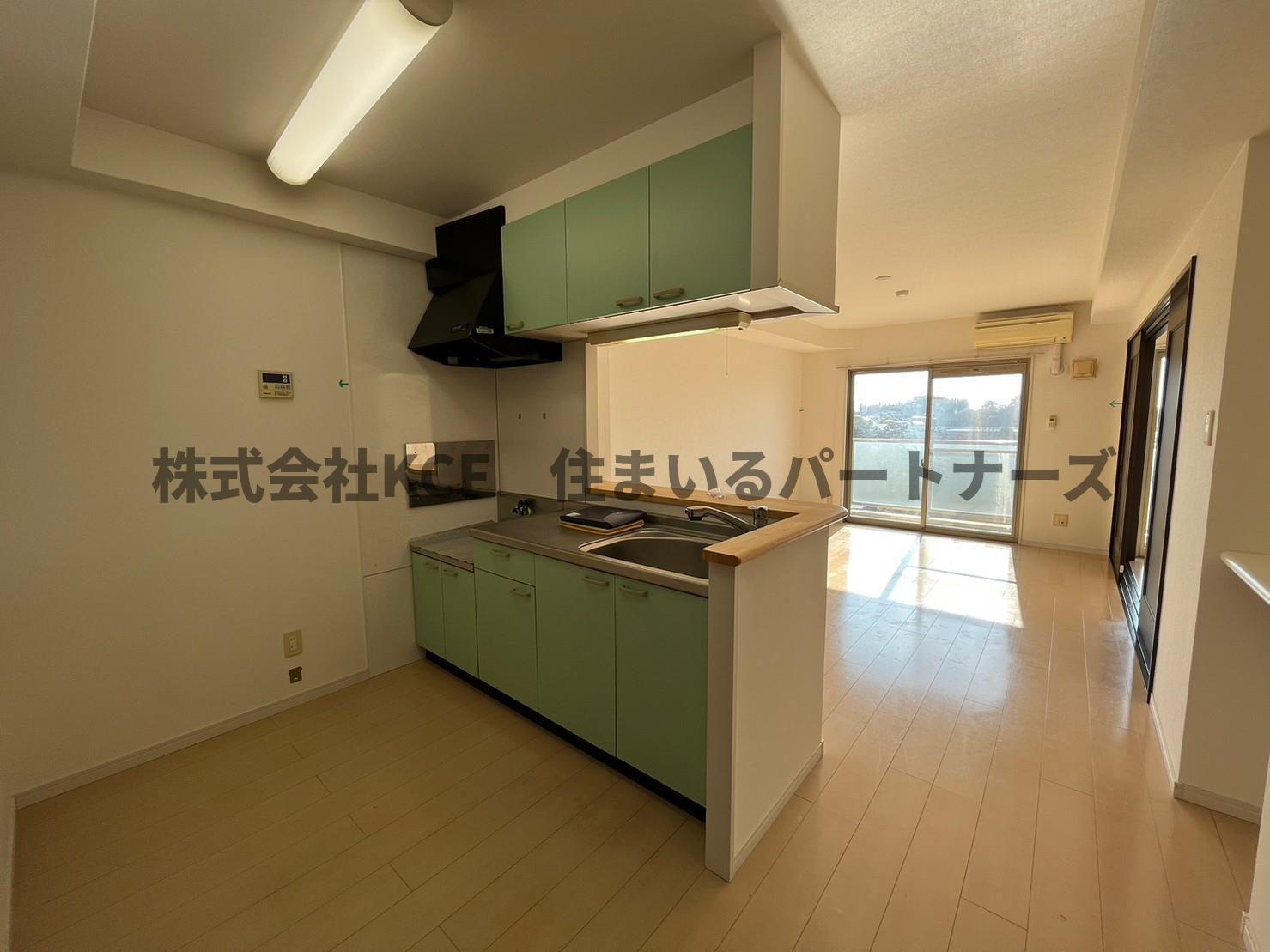 ロビー　キッチンでお料理をお楽しみください