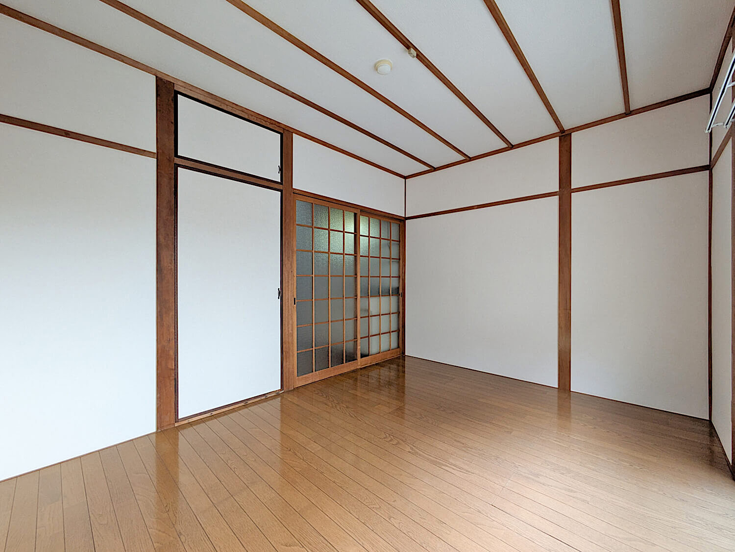 若杉荘の居間写真