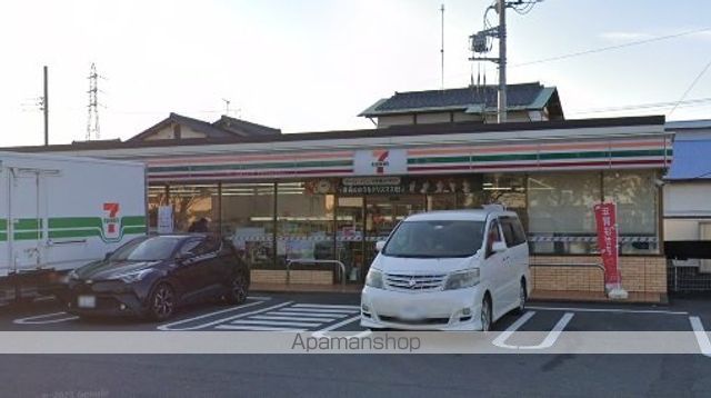 コンビニ　セブンイレブン（コンビニ）まで734m