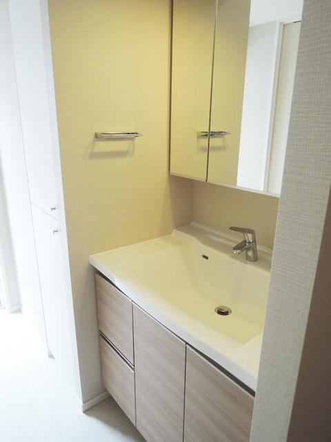 洗面設備　※写真は同タイプ住戸です。