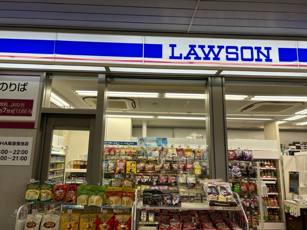 コンビニ　ローソン ＨＡ 阪急蛍池店（コンビニ）まで420m