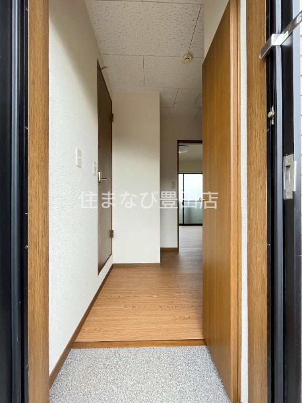 玄関　別部屋写真