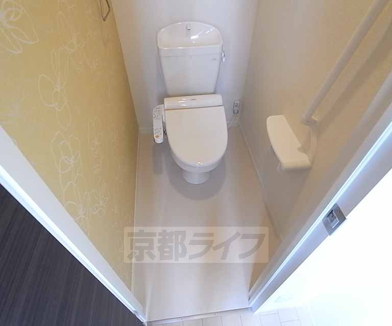 トイレ　広く開放的なトイレ。