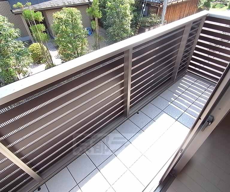 バルコニー　採光あるバルコニー