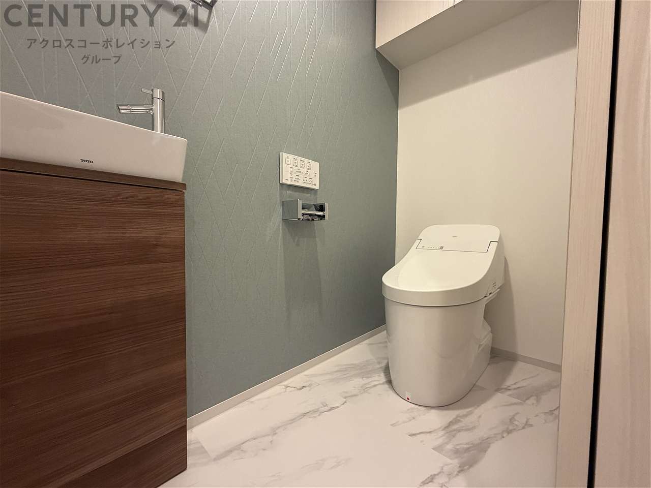 トイレ　トイレ内に手洗い用の洗面台あり