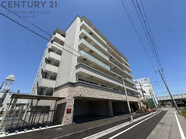 建物外観　オートロックで外部の人間が簡単に出入りできないため安心です。