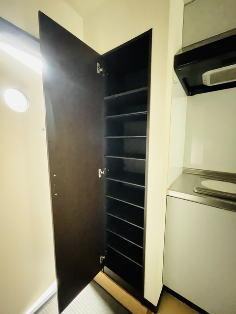 収納　清掃前の写真です