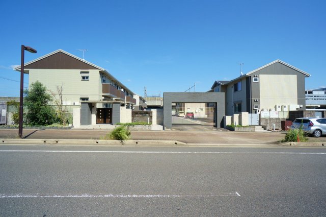 エントランス　建物の内部です