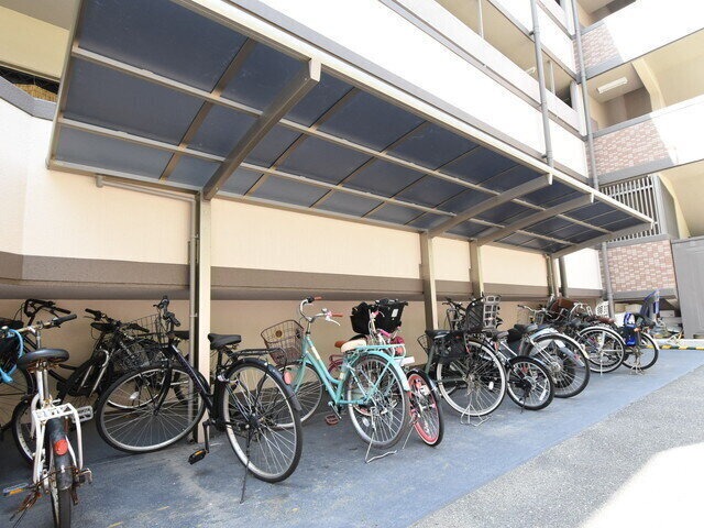 その他共有部分　自転車置き場はこちら