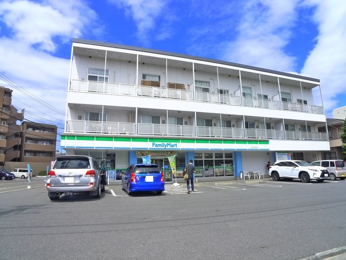 コンビニ　ファミリーマート登戸小学校前店（コンビニ）まで350m