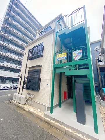 QUIET CRAB HOUSE mix生麦の外観写真