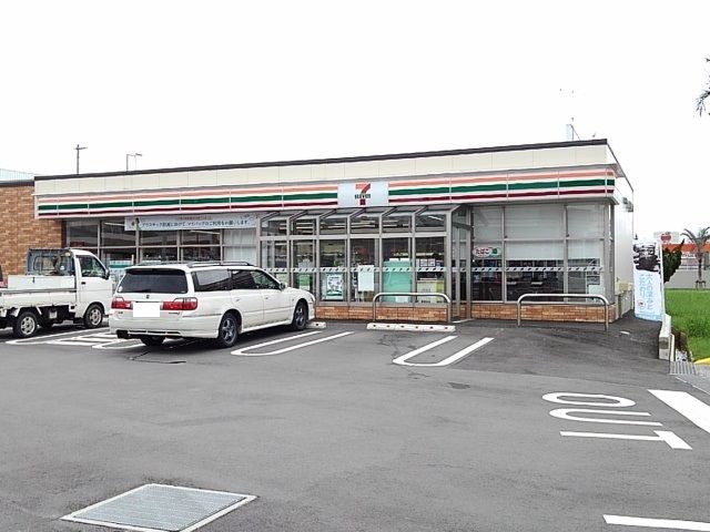 コンビニ　セブン名護大北4丁目店（コンビニ）まで800m
