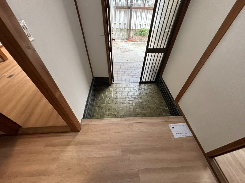 伏屋町3丁目貸家の玄関写真