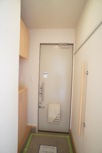 ＪＲ信越本線 北高崎駅 徒歩24分 2階建 築16年の玄関写真