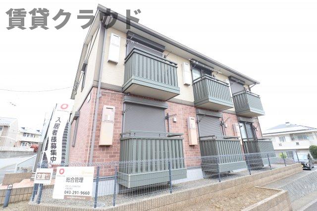 建物外観　コンビニ、スーパーも近い周辺環境！