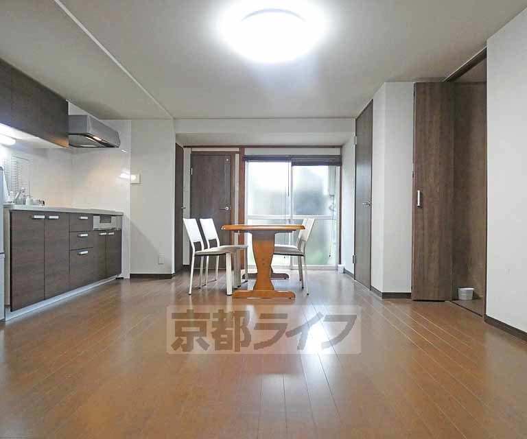 紫野中柏野町貸家の居間写真