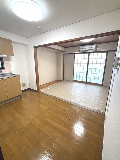 3面採光 NETフリー 複数路線利用可 やまぎしクオリティ Hの居間写真