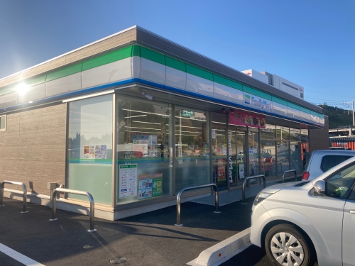 コンビニ　ファミリーマート　ささぐりーん店（コンビニ）まで350m