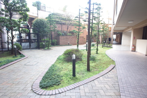 その他　敷地内　外通路　※2020年3月の写真